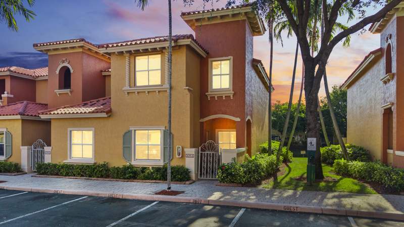 3 bedroom Townhouse at 4962 Leeward Lane #3807, VILLAS AT HARBOR ISLES CONDO, Fort Lauderdale — photo 3