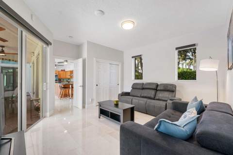 1081 Bel Aire Drive, Pembroke Pines FL - photo 19 of 29