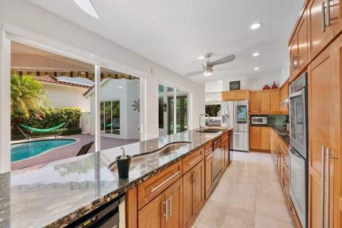 1081 Bel Aire Drive, Pembroke Pines FL - photo 10 of 29