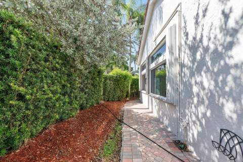 1081 Bel Aire Drive, Pembroke Pines FL - photo 24 of 29