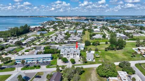 651 Hernando Street, Fort Pierce FL - photo 6 of 52