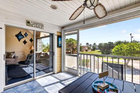 651 Hernando Street, Fort Pierce FL - photo 11 of 52