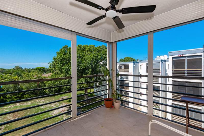 2 bedroom Condominium at 9235 SW 8th Street #502, Isle Of Sandalfoot Condo, Boca Raton — photo 2
