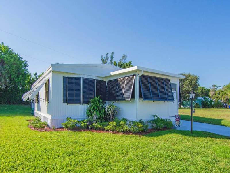2 bedroom Manufactured Home at 385 NE Jade Circle, Pinelake Village, Jensen Beach — photo 1