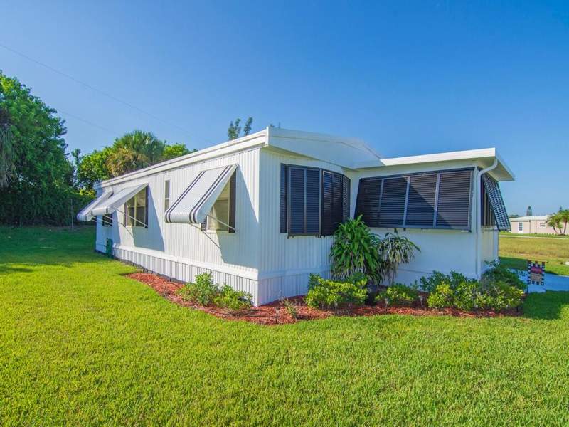 2 bedroom Manufactured Home at 385 NE Jade Circle, Pinelake Village, Jensen Beach — photo 2