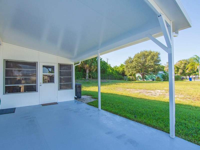 2 bedroom Manufactured Home at 385 NE Jade Circle, Pinelake Village, Jensen Beach — photo 4