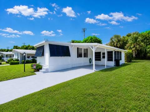 385 NE Jade Circle, Jensen Beach FL - photo 6 of 46