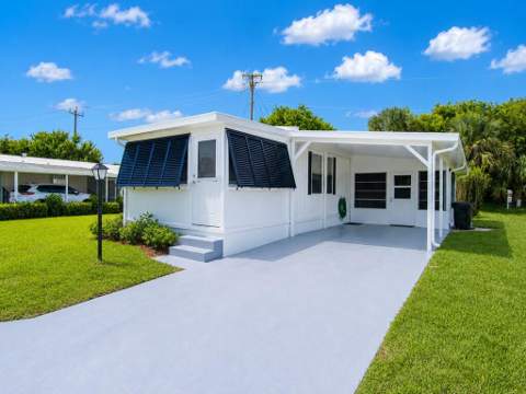 385 NE Jade Circle, Jensen Beach FL - photo 7 of 46