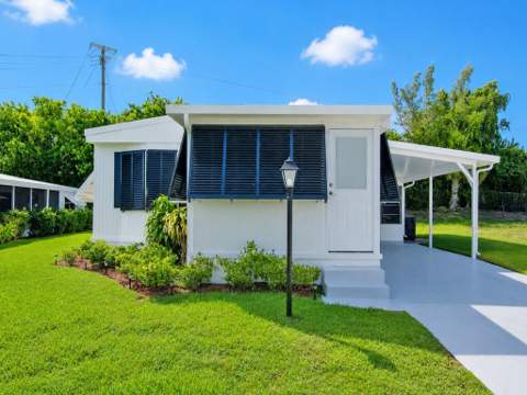 385 NE Jade Circle, Jensen Beach FL - photo 8 of 46