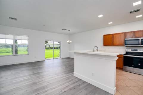 3902 Sabal Way, Fort Pierce FL - photo 8 of 32