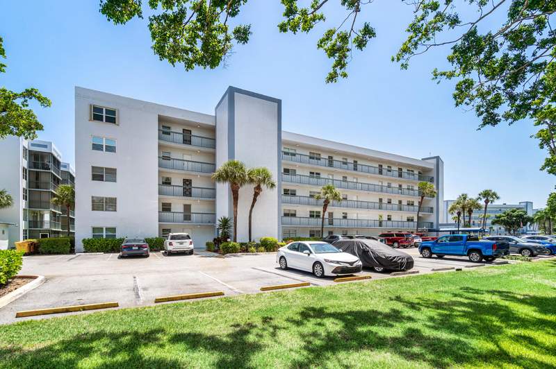 2 bedroom Condominium at 6500 NW 2nd Avenue #513, Boca Teeca Condo 9, Boca Raton — photo 2
