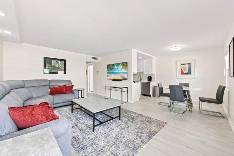 2 bedroom Condominium at 2069 Guildford D, Guildford At Century Village Condo, Boca Raton — photo 3