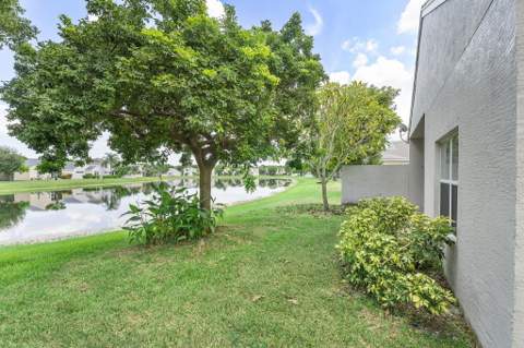 120 Hamilton Terrace, Royal Palm Beach FL - photo 12 of 37