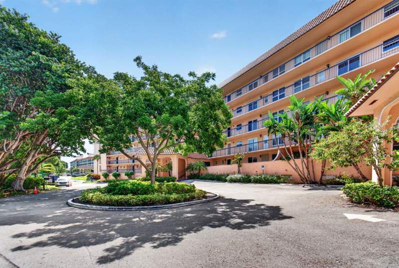 2 bedroom Condominium at 2871 N Ocean Boulevard #V345, San Remo Condo, Boca Raton — photo 3