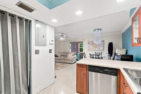 6 Spinning Wheel Lane, Tamarac FL - photo 19 of 25