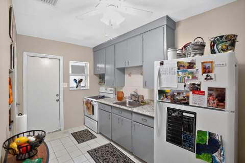 208 SW 2nd Place #1-2, Dania Beach FL - photo 13 of 20