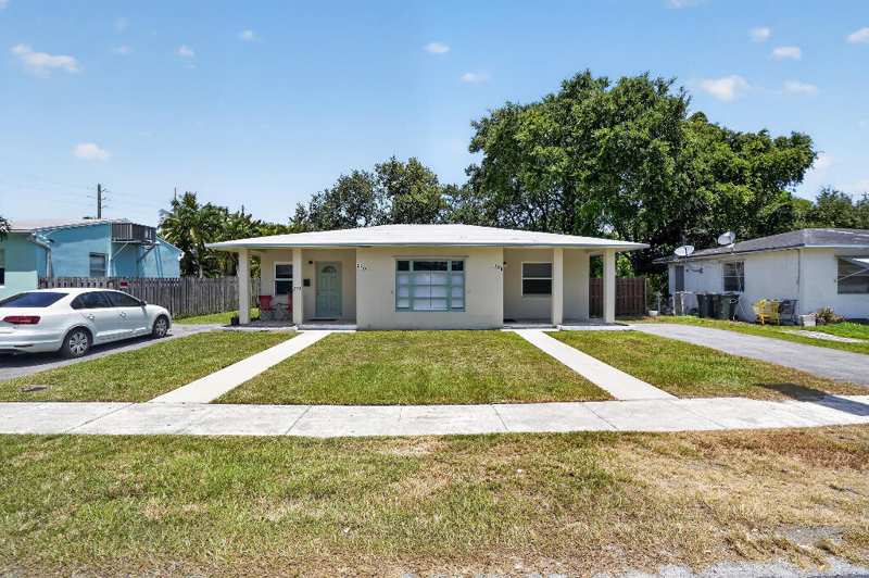 2 bedroom Single Family Residence at 208 SW 2nd Place #1-2, North Dania Heights, Dania Beach — photo 1