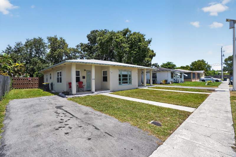 2 bedroom Single Family Residence at 208 SW 2nd Place #1-2, North Dania Heights, Dania Beach — photo 3