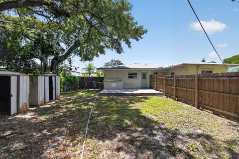 208 SW 2nd Place #1-2, Dania Beach FL - photo 18 of 20