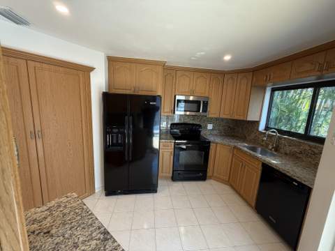 1160 SW 111th Avenue, Pembroke Pines FL - photo 11 of 28