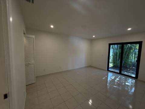 1160 SW 111th Avenue, Pembroke Pines FL - photo 14 of 28