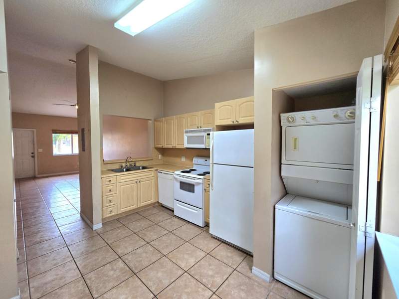 2 bedroom Condominium at 7900 NW 6th Street #205, Cove At French Villas, Pembroke Pines — photo 4