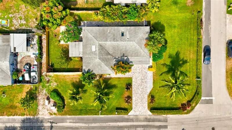 3 bedroom Single Family Residence at 701 SE 1st Street, Bowers Park, Boynton Beach — photo 2
