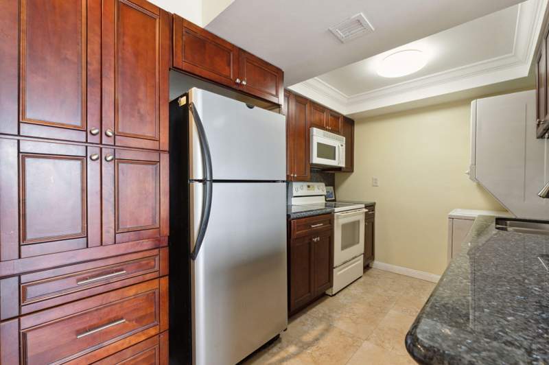 2 bedroom Condominium at 734 Executive Center Drive #23, Clear Lake Club Condo, West Palm Beach — photo 3