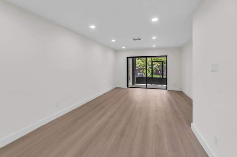 3 bedroom Townhouse at 176 NW 106th Terrace, Pembroke Pointe Section One, Pembroke Pines — photo 2