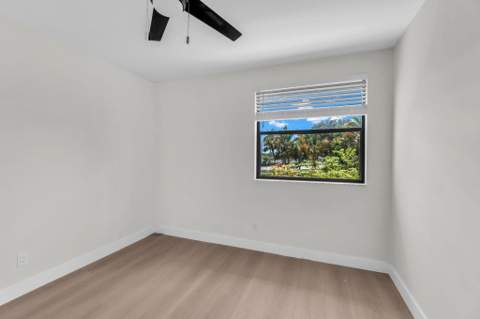 176 NW 106th Terrace, Pembroke Pines FL - photo 14 of 41