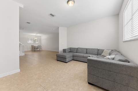 428 Bayfront Drive, Boynton Beach FL - photo 8 of 17