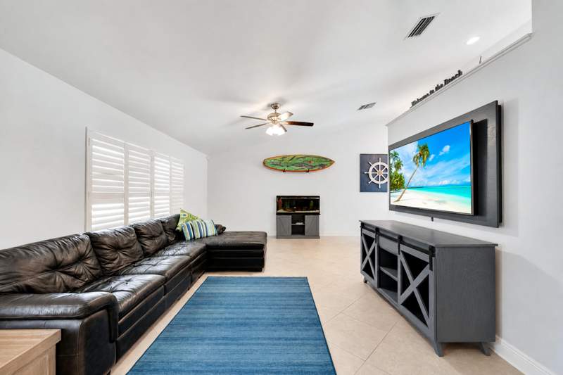 4 bedroom Single Family Residence at 4270 NW 9th Street, Lake Forest South, Delray Beach — photo 3
