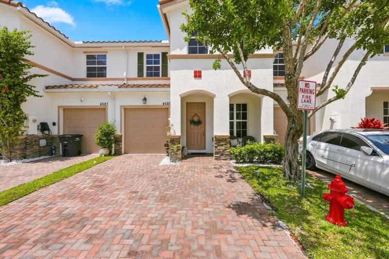 3 bedroom Townhouse at 4585 Tara Cove Way, Tara Cove, West Palm Beach — photo 2