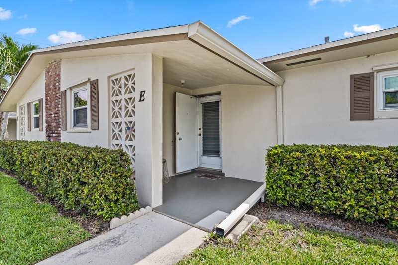 1 bedroom Condominium at 2528 Emory Drive #E, Cresthaven Villas Condo 31, West Palm Beach — photo 1