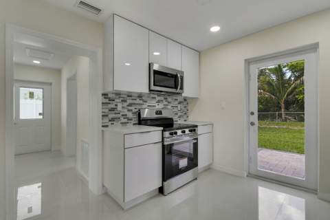 4785 Clinton Boulevard, Lake Worth FL - photo 10 of 32