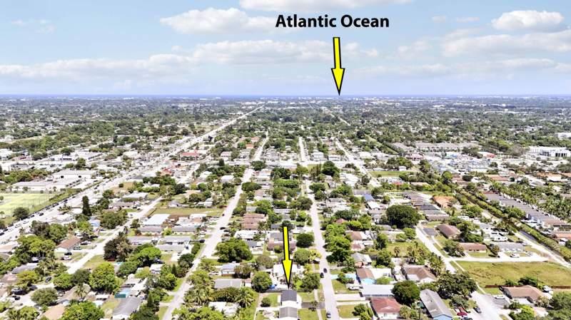 3 bedroom Single Family Residence at 4785 Clinton Boulevard, Kenwood, Lake Worth — photo 2