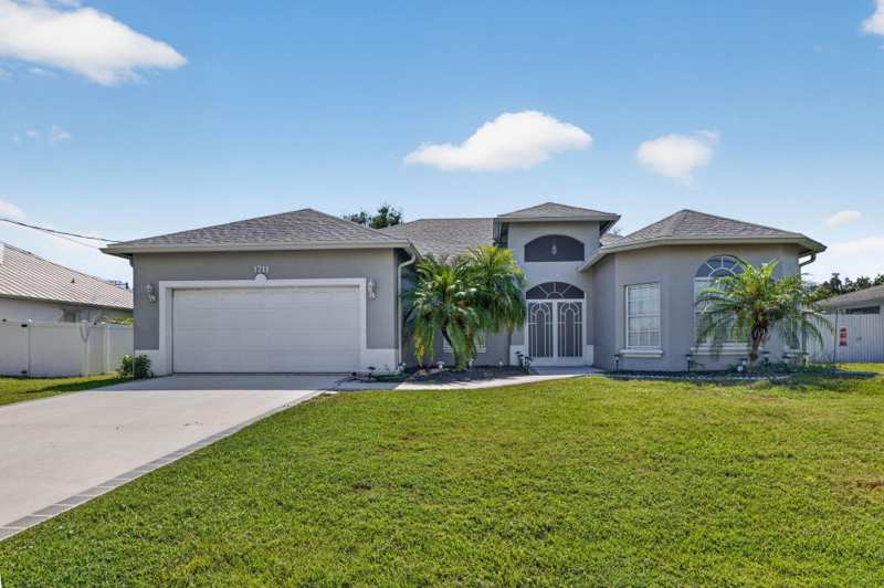 3 bedroom Single Family Residence at 1711 SE Fairfield Street, Port St Lucie Section 10, Port St. Lucie — photo 1