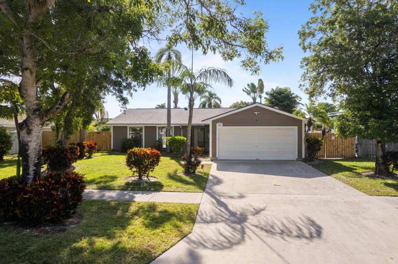 3 bedroom Single Family Residence at 108 Cambridge Lane, Crestwood Sub Unit 2, Royal Palm Beach — photo 1