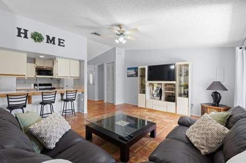108 Cambridge Lane, Royal Palm Beach FL - photo 9 of 40