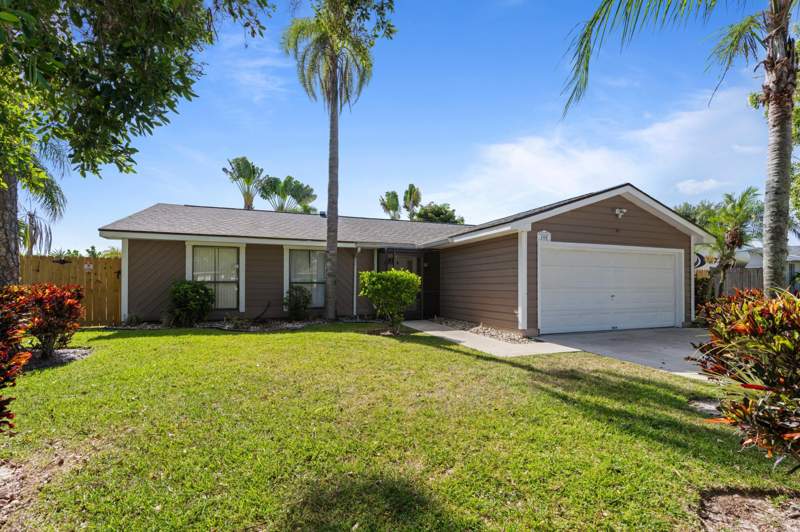 3 bedroom Single Family Residence at 108 Cambridge Lane, Crestwood Sub Unit 2, Royal Palm Beach — photo 2