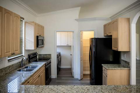 4901 SW 134th Avenue, Miramar FL - photo 9 of 37