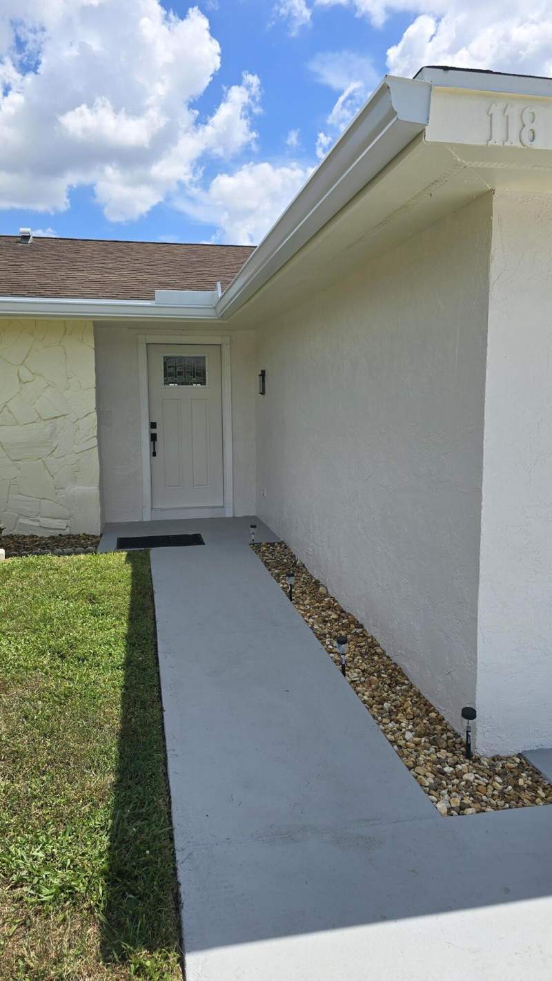4 bedroom Single Family Residence at 118 Cambridge Lane, Crestwood Sub Unit 2, Royal Palm Beach — photo 3