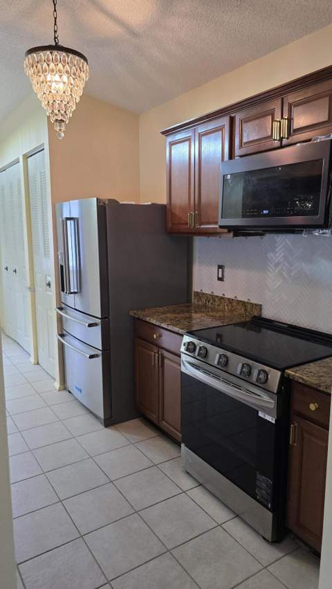 118 Cambridge Lane, Royal Palm Beach FL - photo 12 of 47