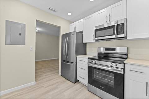 812 Salem Lane, Lake Worth FL - photo 11 of 49