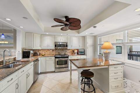 374 Golfview Road #405, North Palm Beach FL - photo 6 of 46