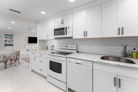 2774 S Ocean Boulevard #409, Palm Beach FL - photo 14 of 41