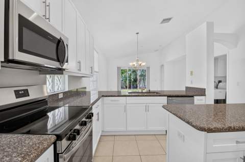 8107 Bellafiore Way, Boynton Beach FL - photo 9 of 32
