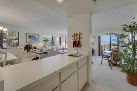 372 Golfview Road #403, North Palm Beach FL - photo 10 of 42