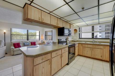 372 Golfview Road #403, North Palm Beach FL - photo 8 of 42