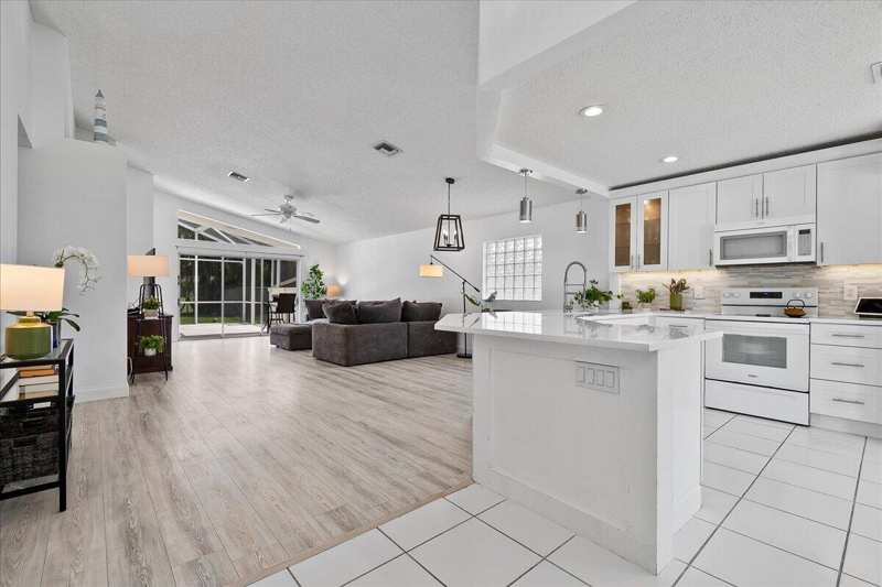 3 bedroom Single Family Residence at 1820 S Club Drive, Lakefield Of The Landings At Wellington 1, Wellington — photo 1